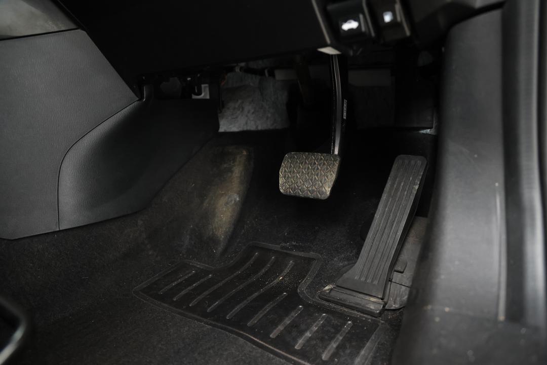 2016 Mazda 2 Maxx, Automatic, 123123 km, Pedals and Footmat
