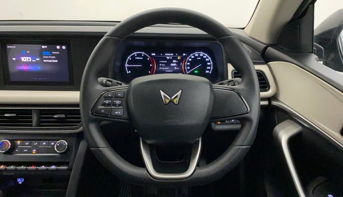 2022 Mahindra XUV700 MX D MT 5 STR, Diesel, Manual, 16,237 km, Steering Wheel Close Up
