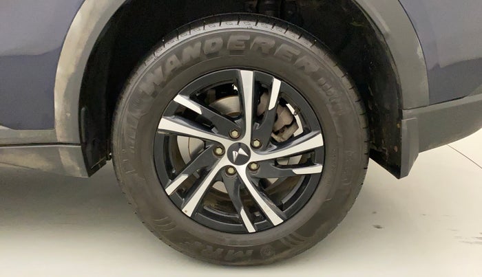 2022 Mahindra XUV700 MX D MT 5 STR, Diesel, Manual, 16,237 km, Left Rear Wheel