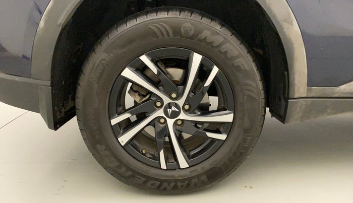 2022 Mahindra XUV700 MX D MT 5 STR, Diesel, Manual, 16,237 km, Right Rear Wheel