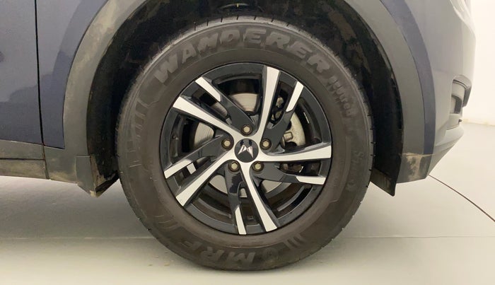 2022 Mahindra XUV700 MX D MT 5 STR, Diesel, Manual, 16,237 km, Right Front Wheel