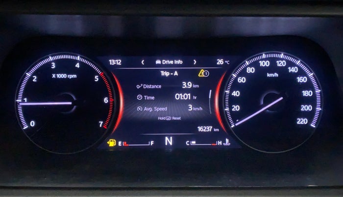 2022 Mahindra XUV700 MX D MT 5 STR, Diesel, Manual, 16,237 km, Odometer Image