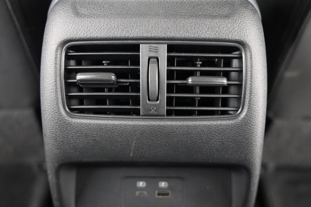 2024 Nissan Qashqai St-l, Automatic, 11132 km, Rear A/C Vent
