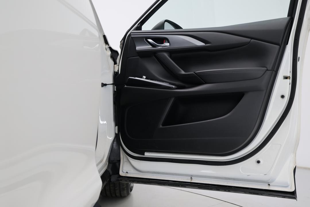 2017 Mazda CX-9 Touring (FWD), Automatic, 132577 km, Right Side Front Door Cabin View