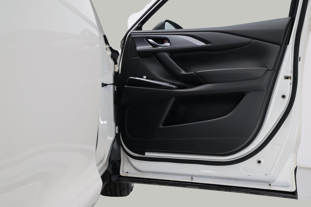 2017 Mazda CX-9 Touring (FWD), Automatic, 132577 km, Right Side Front Door Cabin View