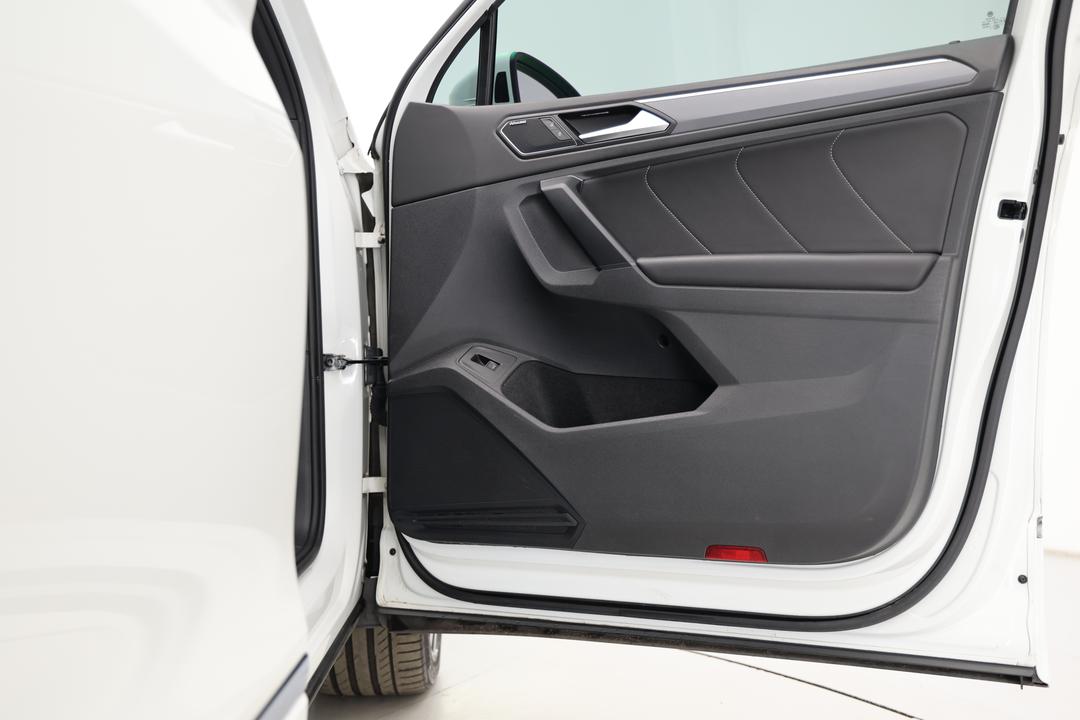 2019 Volkswagen Tiguan 162 Tsi Highline, Automatic, 85600 km, Right Side Front Door Cabin View