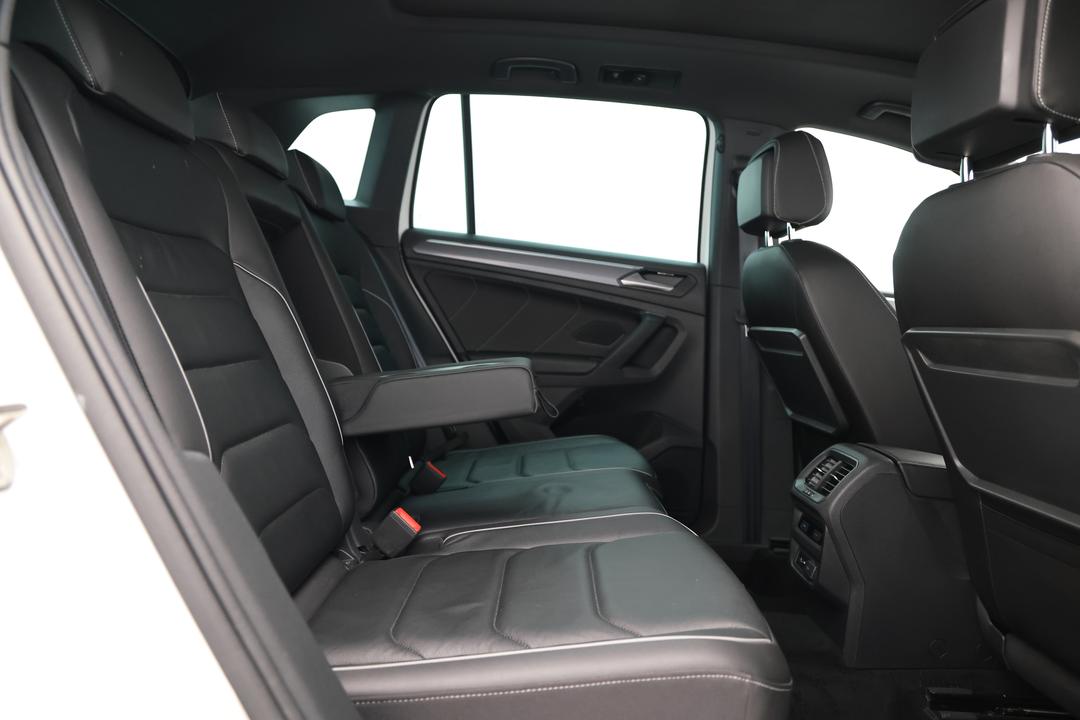 2019 Volkswagen Tiguan 162 Tsi Highline, Automatic, 85600 km, Right Side Rear Door Cabin View