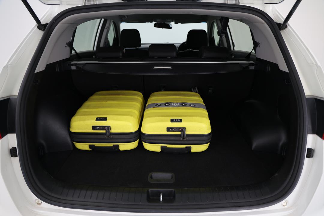 2016 Kia Sportage Si (FWD), Automatic, 141509 km, Boot Inside View with Luggage