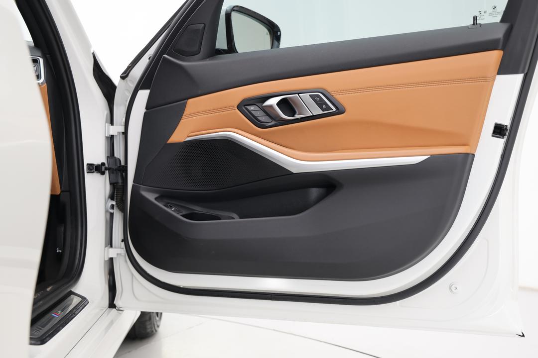 2019 BMW 3 30i M Sport, Automatic, 38263 km, Right Side Front Door Cabin View