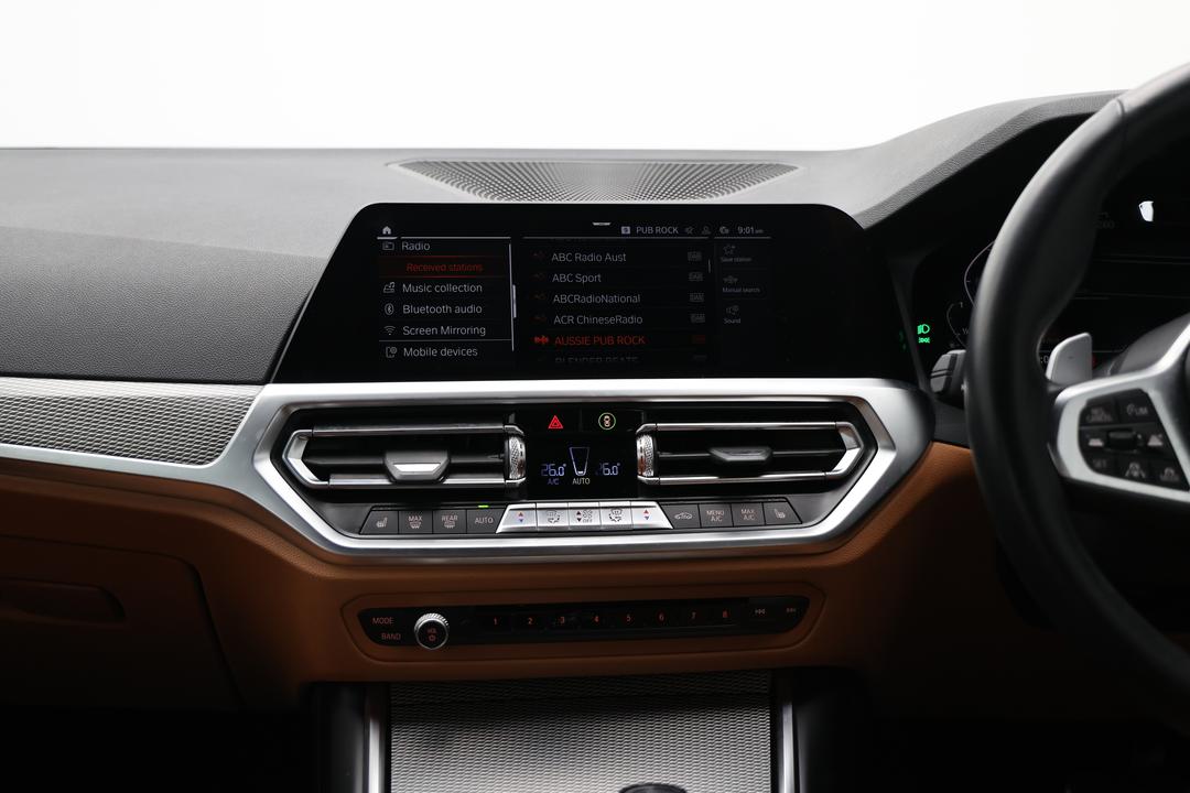 2019 BMW 3 30i M Sport, Automatic, 38263 km, Center Console