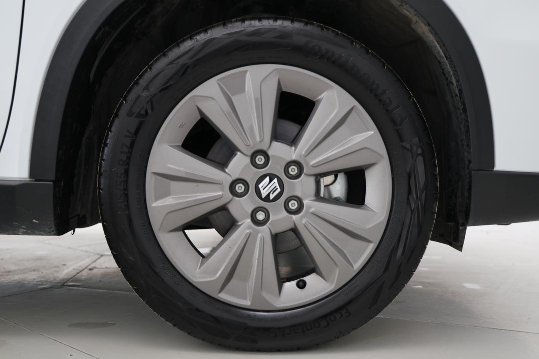 2024 Suzuki Vitara 1.6l, Automatic, 36924 km, Right Front Wheel