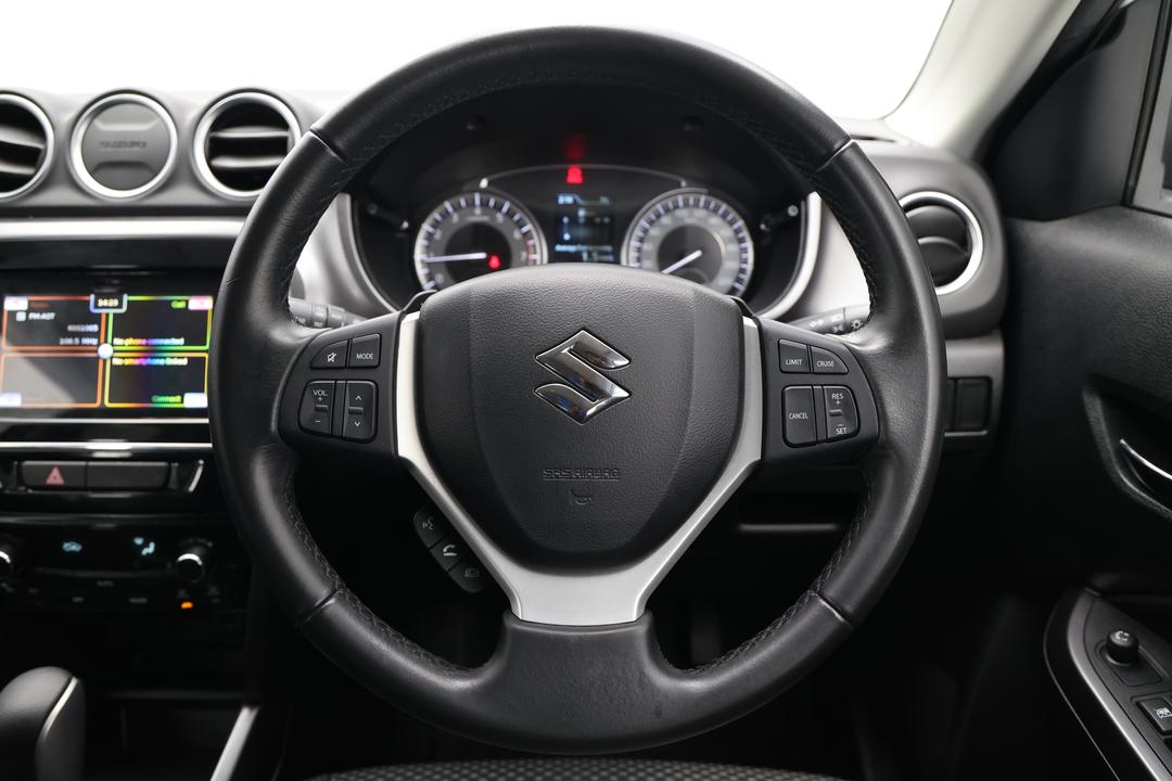 2024 Suzuki Vitara 1.6l, Automatic, 36924 km, Steering Wheel Close-up