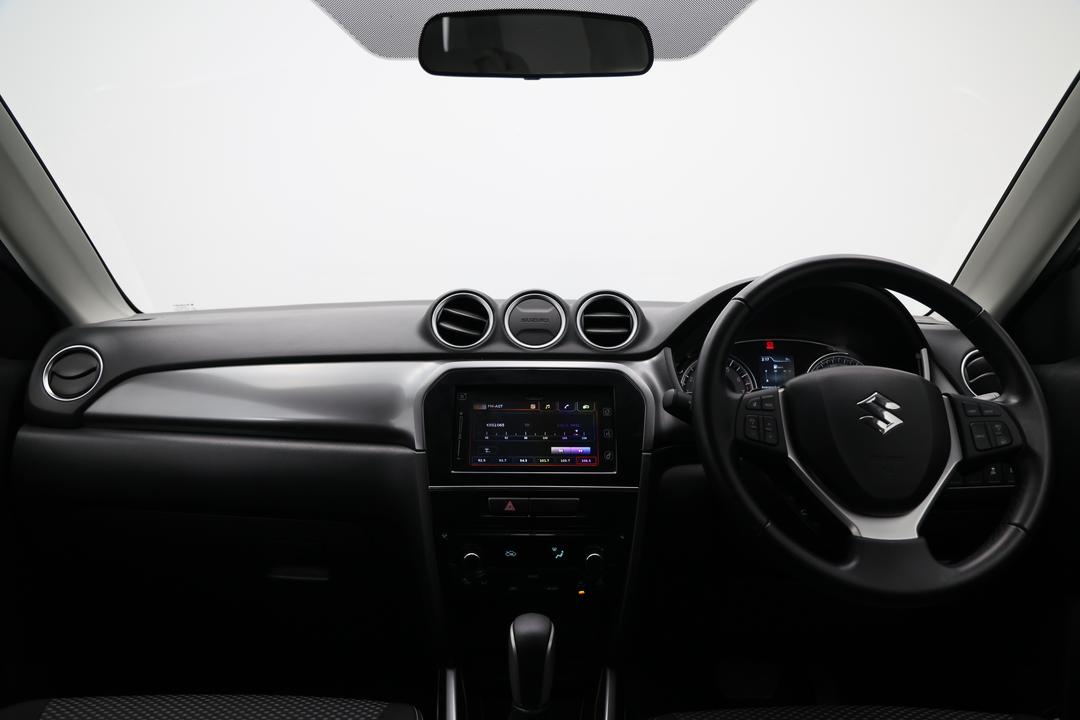 2024 Suzuki Vitara 1.6l, Automatic, 36924 km, Dashboard View