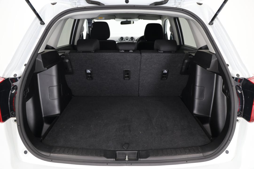 2024 Suzuki Vitara 1.6l, Automatic, 36924 km, Boot Inside View