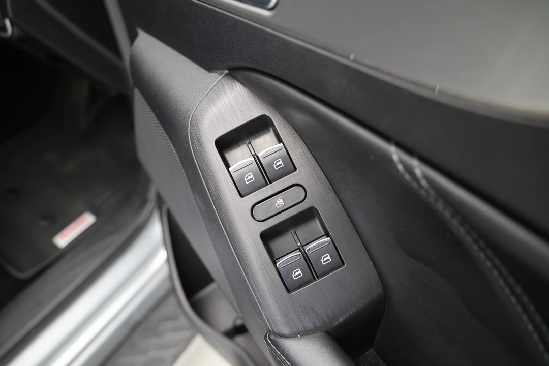 2022 GWM Ute Cannon-l (4x4), Automatic, 60700 km, Drivers Side Adjustment Panel