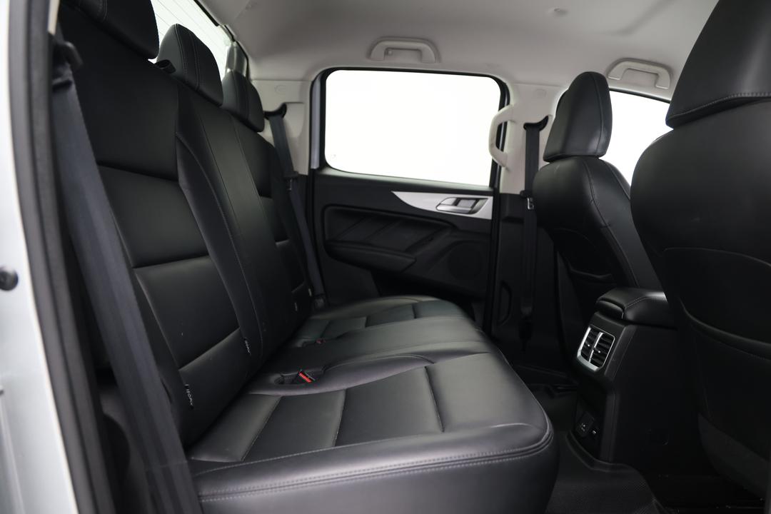 2022 GWM Ute Cannon-l (4x4), Automatic, 60700 km, Boot Inside View with Luggage