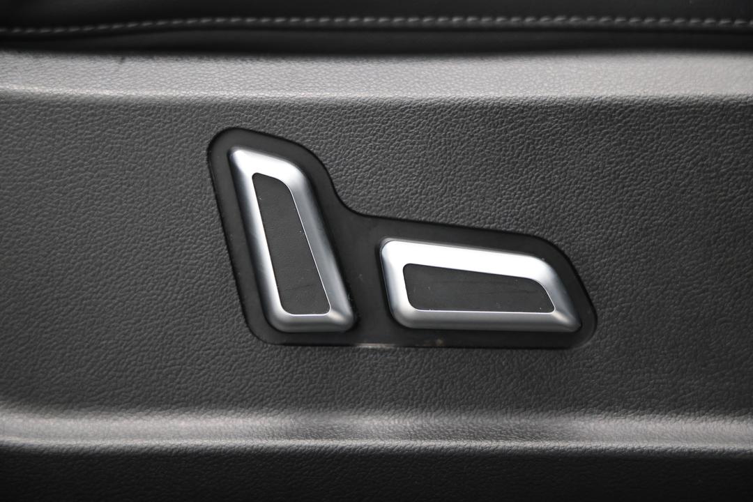 2022 GWM Ute Cannon-l (4x4), Automatic, 60700 km, Right Side Front Door Cabin View