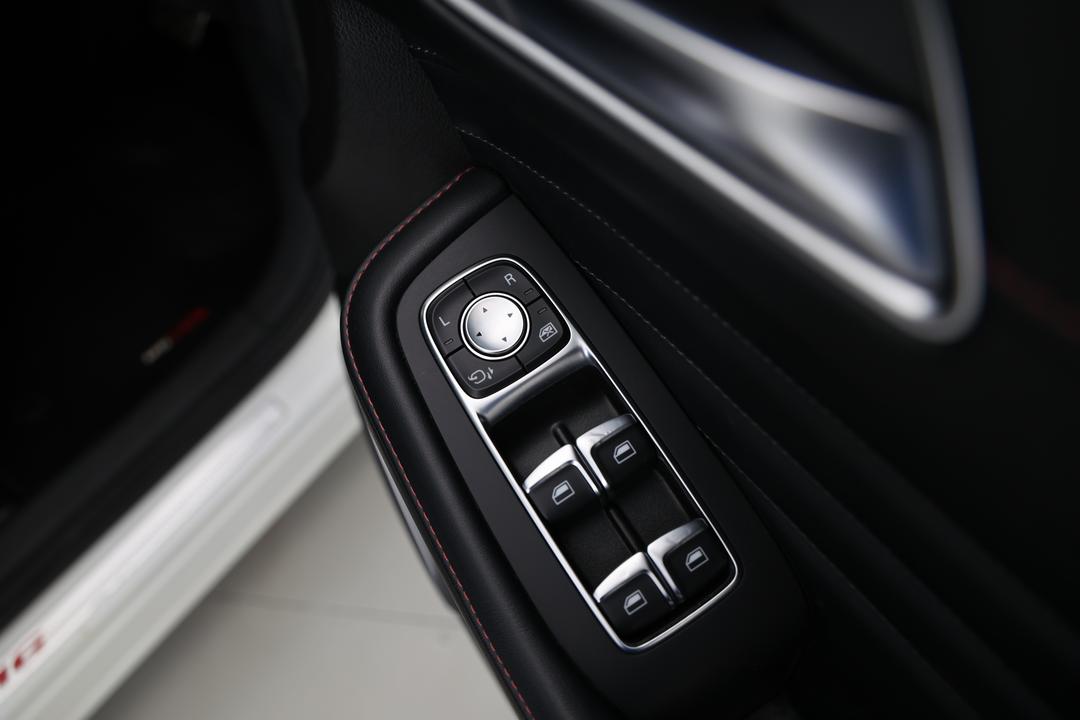2021 MG HS Essence X, Automatic, 66841 km, Right Side Front Door Cabin View