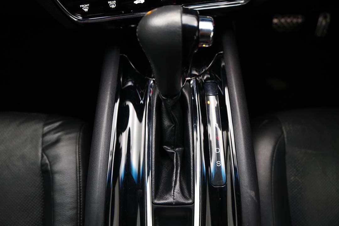 2019 Honda HR-V Vti-lx, Automatic, 102665 km, Gear Lever 