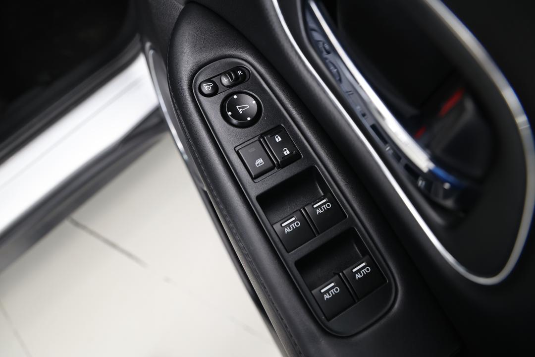 2019 Honda HR-V Vti-lx, Automatic, 102665 km, Drivers Side Adjustment Panel
