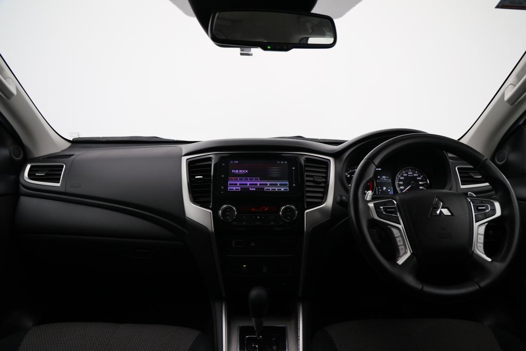 2021 Mitsubishi Triton Gls (4x4), Automatic, 116996 km, Dashboard View
