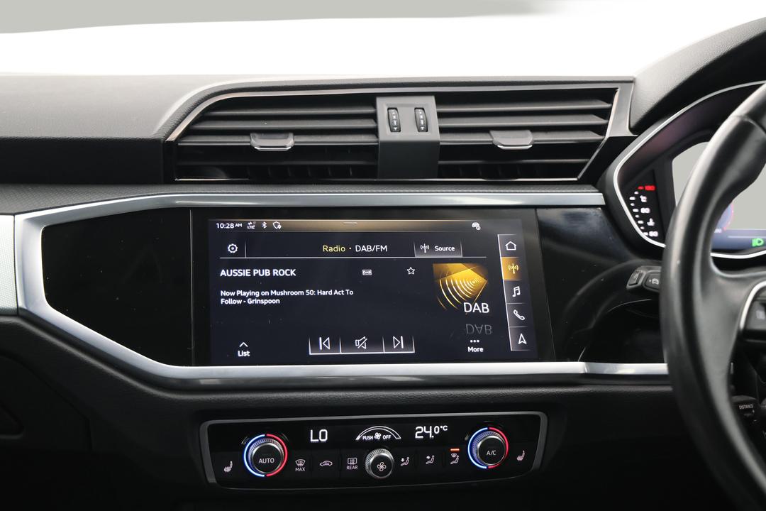 2021 Audi Q3 35 Tfsi, Automatic, 68334 km, Center Console