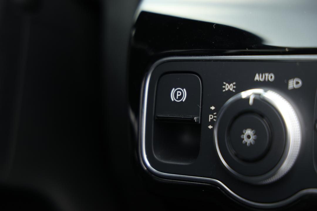 2022 Mercedes-benz A250 4matic, Automatic, 31711 km, Drivers Side Adjustment Panel