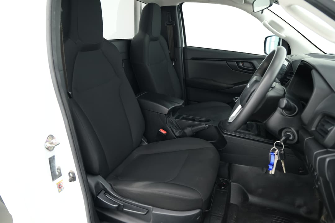 2021 Isuzu D-MAX Sx (4x2) High-ride, Manual, 72446 km, On-Roof Controls/Sunglass holder