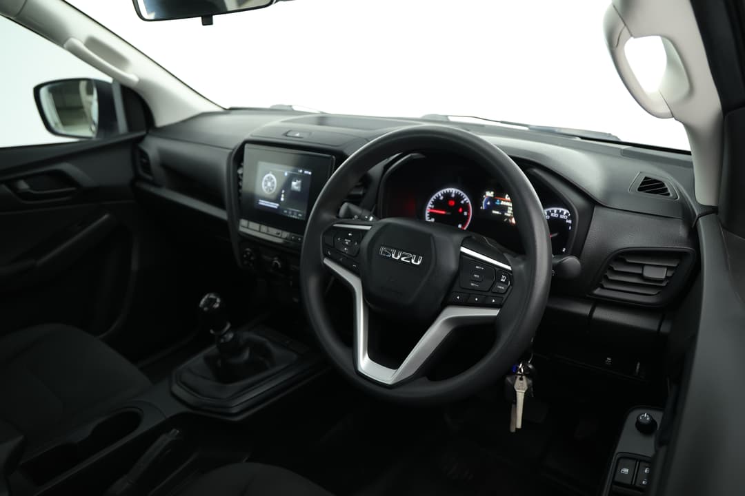 2021 Isuzu D-MAX Sx (4x2) High-ride, Manual, 72446 km, Boot Inside View with Luggage
