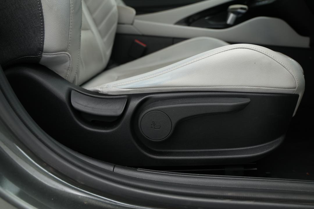 2020 Hyundai i30 Elite, Automatic, 87915 km, Right Side Front Door Cabin View