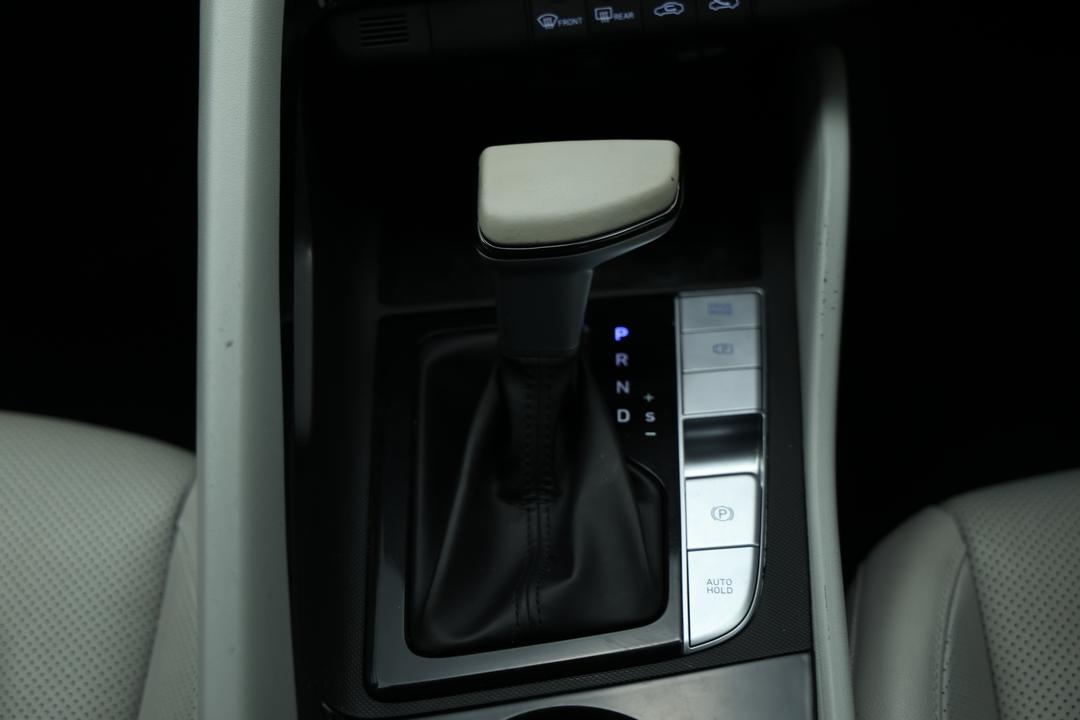 2020 Hyundai i30 Elite, Automatic, 87915 km, Handbrake