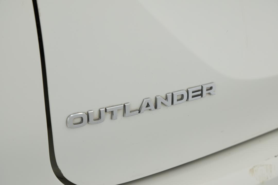 2024 Mitsubishi Outlander Es 5 Seat (2WD), Automatic, 50251 km, Badge (Boot Left Side)