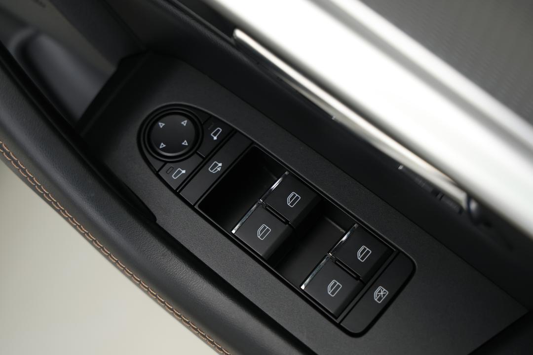 2024 Mazda Cx-80 G40e Touring, Automatic, 8800 km, Key Close-up