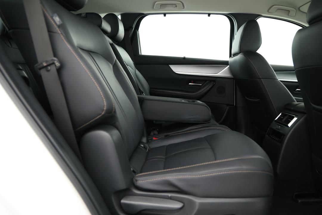 2024 Mazda Cx-80 G40e Touring, Automatic, 8800 km, Right Side Rear Door Cabin View