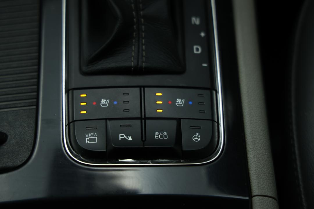2016 Kia Carnival Platinum, Automatic, 116418 km, Handbrake
