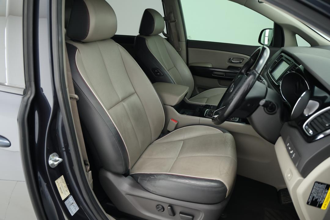 2016 Kia Carnival Platinum, Automatic, 116418 km, Speaker View