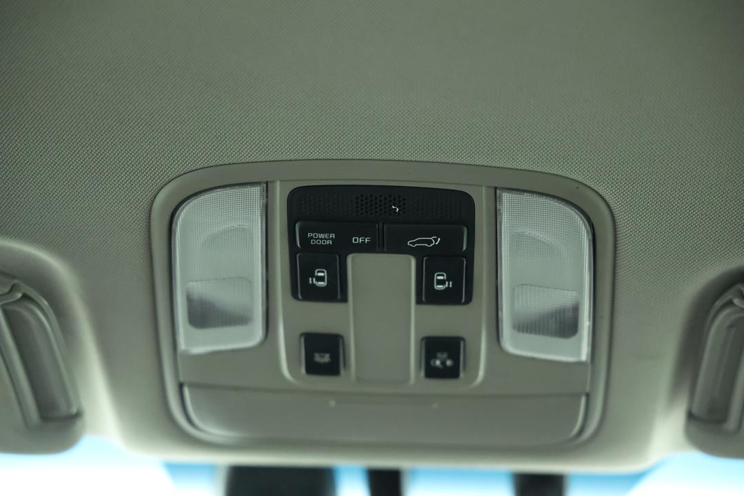 2016 Kia Carnival Platinum, Automatic, 116418 km, Center Console