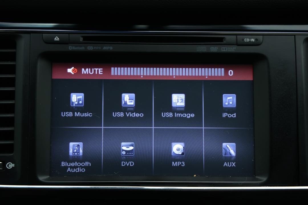 2016 Kia Carnival Platinum, Automatic, 116418 km, Infotainment System
