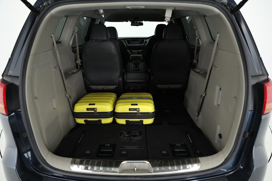 2016 Kia Carnival Platinum, Automatic, 116418 km, Boot Inside View with Luggage