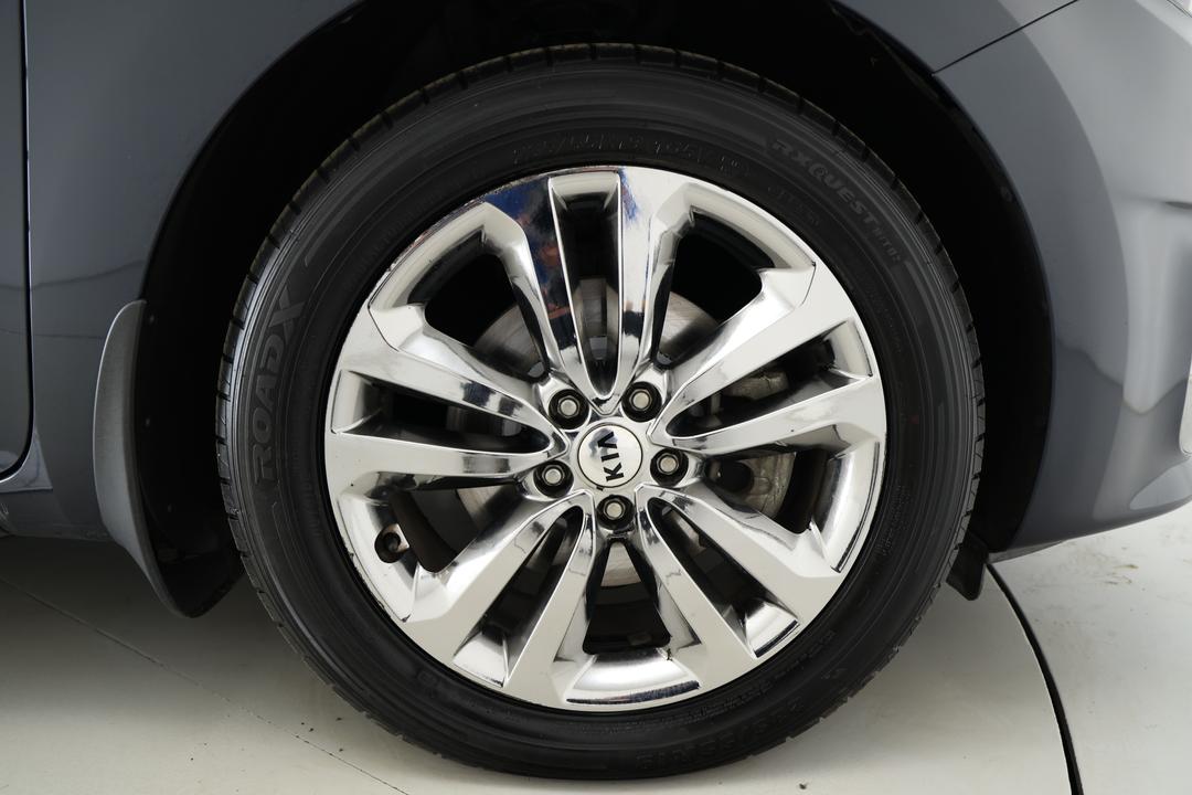 2016 Kia Carnival Platinum, Automatic, 116418 km, Right Front Wheel