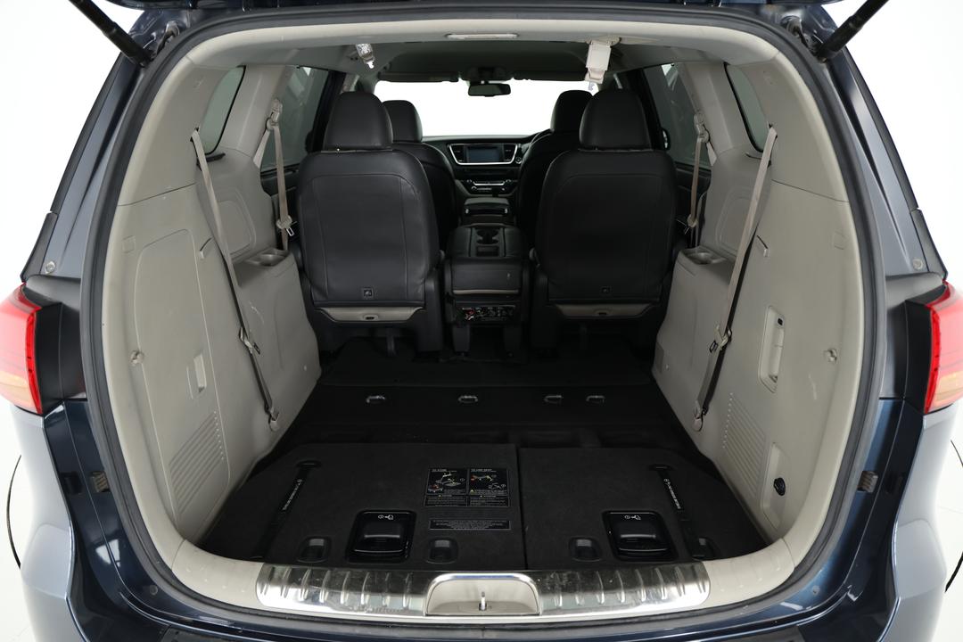 2016 Kia Carnival Platinum, Automatic, 116418 km, Boot Inside View