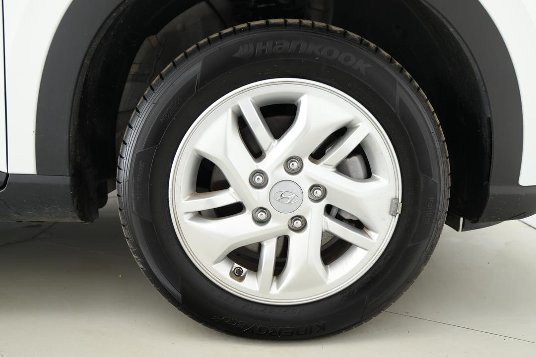 2025 Hyundai Venue Venue, Automatic, 26808 km, Right Front Wheel