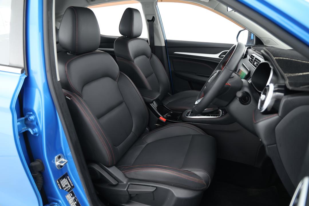 2022 MG Zst Vibe, Automatic, 56969 km, Right Side Front Door Cabin View