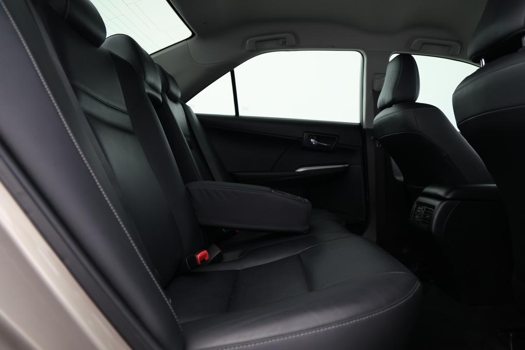 2016 Toyota Camry Atara Sl, Automatic, 75160 km, Right Side Rear Door Cabin View