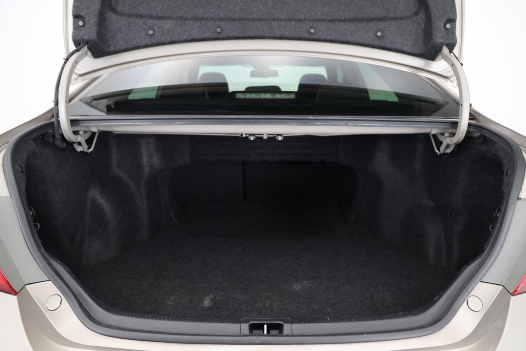 2016 Toyota Camry Atara Sl, Automatic, 75160 km, Boot Inside View