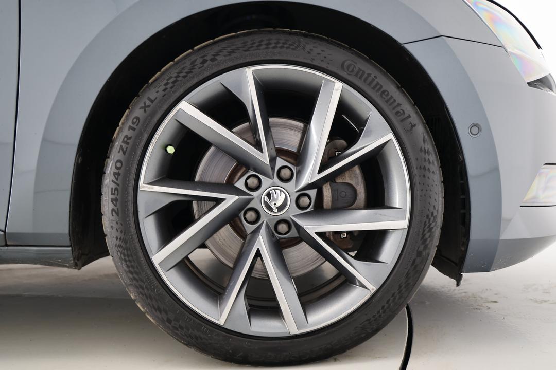 2019 SKODA Superb 206 Tsi Sportline, Automatic, 84507 km, Right Front Wheel