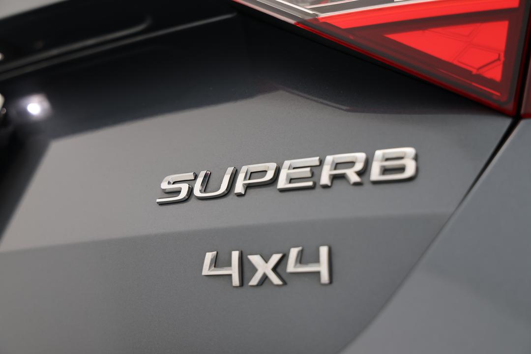 2019 SKODA Superb 206 Tsi Sportline, Automatic, 84507 km, Badge (Boot Right Side)