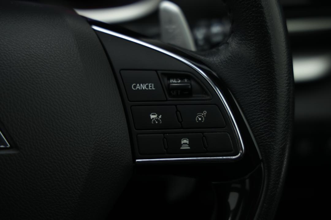 2017 Mitsubishi Eclipse Cross Exceed (2WD), Automatic, 86968 km, Utility Switches/Buttons