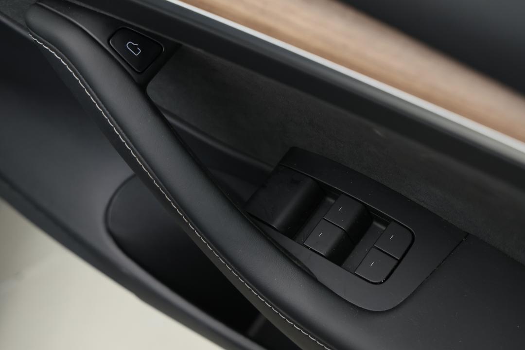 2022 Tesla Model 3 Performance, Automatic, 46944 km, Speaker View