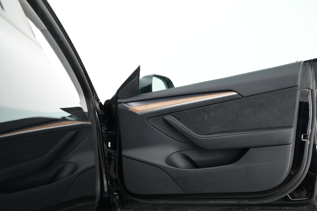 2022 Tesla Model 3 Performance, Automatic, 46944 km, Right Side Front Door Cabin View